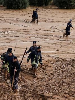 العثور على اسرائيليين فقدوا في سيول الاردن 