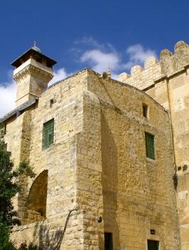 انتهاكات اسرائيلية بحق الاقصى والحرم الايراهيمي الشريف 