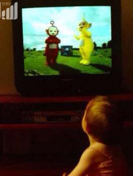 التوحد سببه ترك الطفل امام التلفزيون