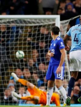 هدف كومباني في مرمى ليستر سيتي