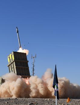 مستوطنون والقبة الحديدية  