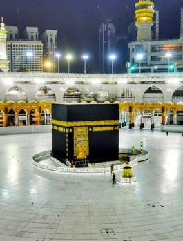 السعودية تعيد فتح المساجد 