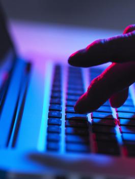 هجمات إلكترونية نتعرض لها من جهات غير معروفة