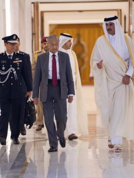 مهاتير محمد وامير قطر 