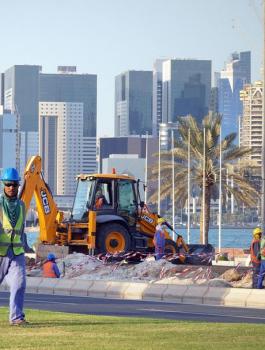 قطر تعلن عن بدء إصدار بطاقات الإقامة الدائمة للوافدين