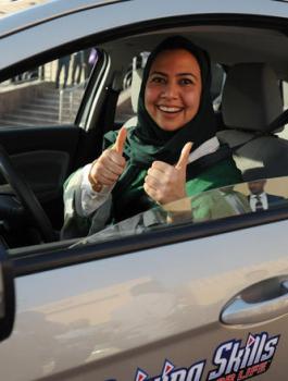 أول رسالة من "المرور" السعودية حول قيادة المرأة