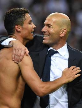 رئيس ريال مدريد وزيدان ورونالدو 