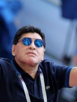 مارادونا يعتذر للفيفا