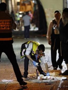 la-fg-israelis-palestinian-stabbing-20151003-001