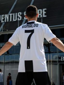 قميص رونالدو في يوفنتوس 