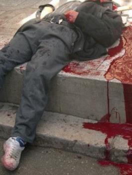 قتل زوجته وابنته وابنه 