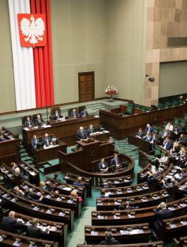 البرلمان البولندي يوافق على قانون يعاقب من يتهمها بالمحرقة وإسرائيل غاضبة