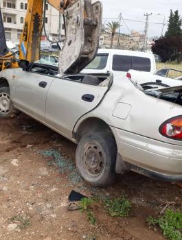 اتلاف مركبات غير قانونية بالضفة الغربية 