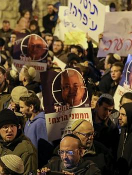 تظاهرة للمستوطنين امام منزل نتنياهو 