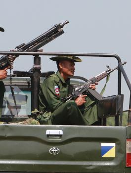 جيش ميانمار ومسلمي الروهينغيا 