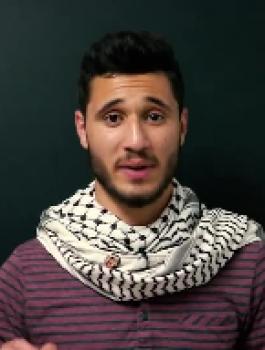 مناظر الشبيبة الطلابية يحمل صورة بيريس 