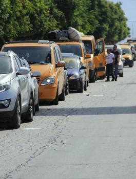 أزمة خانقة يشهدها معبر الكرامة والشرطة تدعو لتأجيل السفر ليوم غدٍ