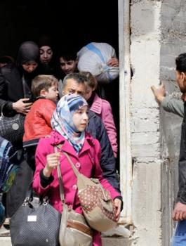 خروج مدنيين من الغوطة الشرقية 