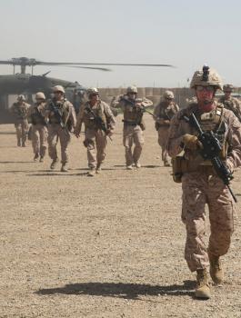 الجيش الأمريكي في افغانستان والعراق وسوريا 