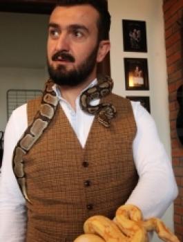 تركي يحول منزله حديقة للحيوانات