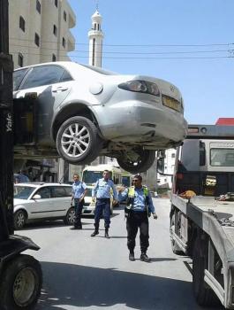 الأجهزة الأمنية تتلف عشرات المركبات غير القانونية جنوب بيت لحم
