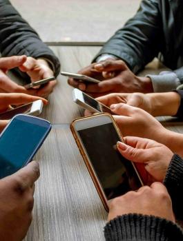 الشؤون الدينية التركية تدعو لترك الانترنت في رمضان للتفرغ للأهل والأصدقاء