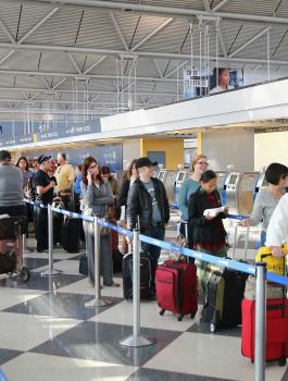 أمريكا تبدأ بتنفيذ حظر دخول مواطني 6 دول إليها منها 4 دول عربية