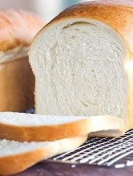 تناول الخبز 