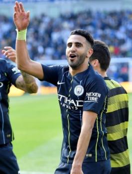 رياض محرز خلال تتويج فريقه بلقب بطل الدوري الانجليزي