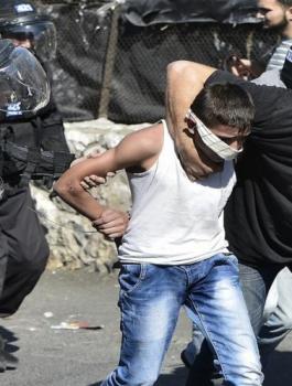 تعذيب الاطفال الفلسطينيين في سجون اسرائيل 