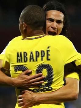 هجوم باريس الناري يُمزق شباك متز بخماسية