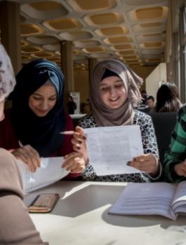 اغلاق برامج نعليمية في الجامعات الفلسطينية 
