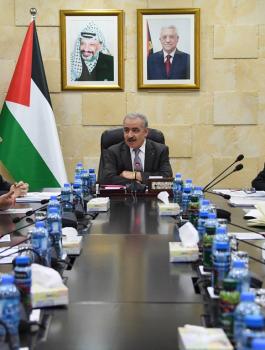 اشتية والفريق الوطني للتنمية الاقتصادية