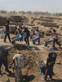 القبض على 12 شخصاً يقوم بأعمال حفر وتنقيب عن آثار في جنين