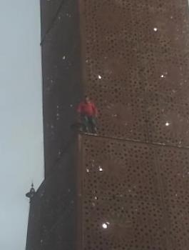 تونسي يحاول الانتحار بسبب ترامب 