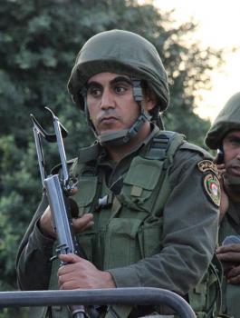 اصابة مواطنين في شجار عائلي بالخليل 