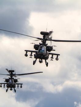 قطر وطائرات الاباتشي 