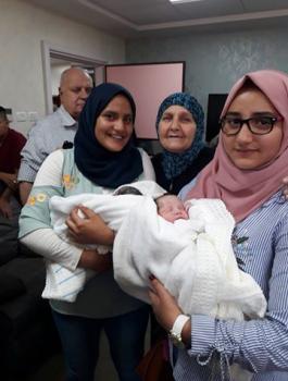 ولادة توأم للاسير قاسم العكليك