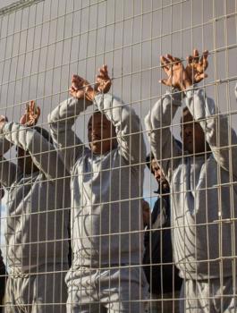الاسرى الفلسطينيين في السجون الاسرائيلية  