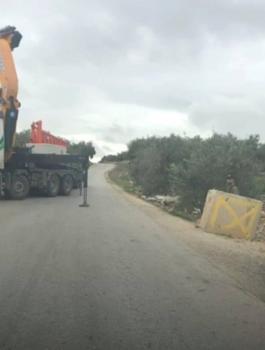 نصب بوابة حديدية امام مدخل دير ابو مشعل 