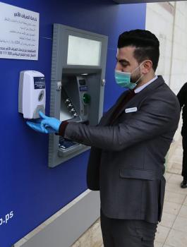 آلية عمل البنوك في فلسطين في حالة الطوارئ 