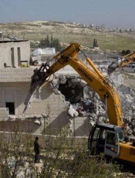 اخطارات بالهدم في الخليل 