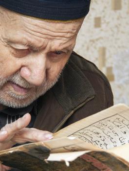 حفظ القرآن الكريم بعمر 120 عاما 