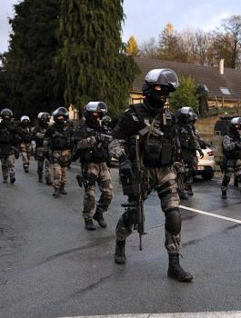 احباط هجمات ارهابية في فرنسا 