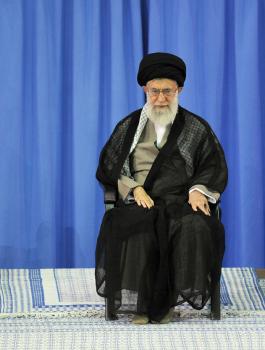 أحمدي نجاد يتهم مرشد النظام الإيراني بنهب 190 مليار دولار
