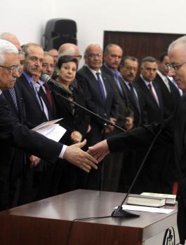 الرئيس وحكومة الحمد الله 