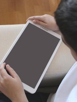 child-tablet-playing-technology-wifi-lifestyle-gadget-current-mobile-device