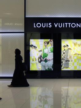 الامارات تشطب الديون عن مواطنيها 