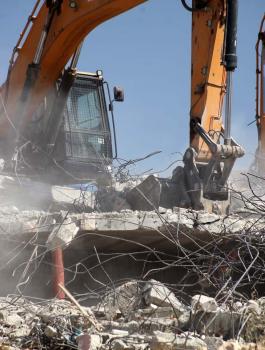 اخطار بالهدم في بيت امر 