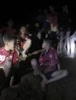 اطفال الكهف في تايلند 